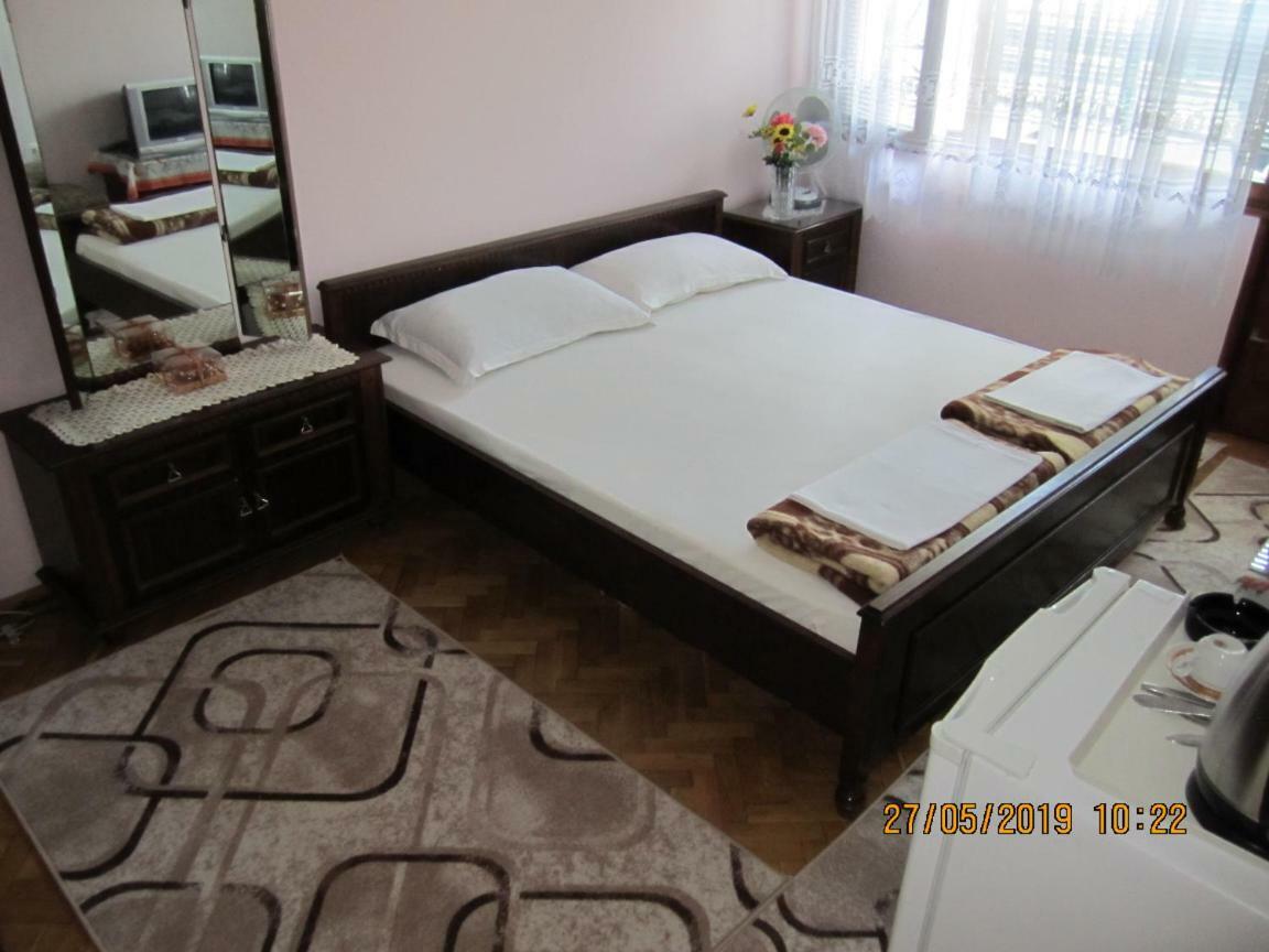 Rooms In เนเซบาร์ ภายนอก รูปภาพ